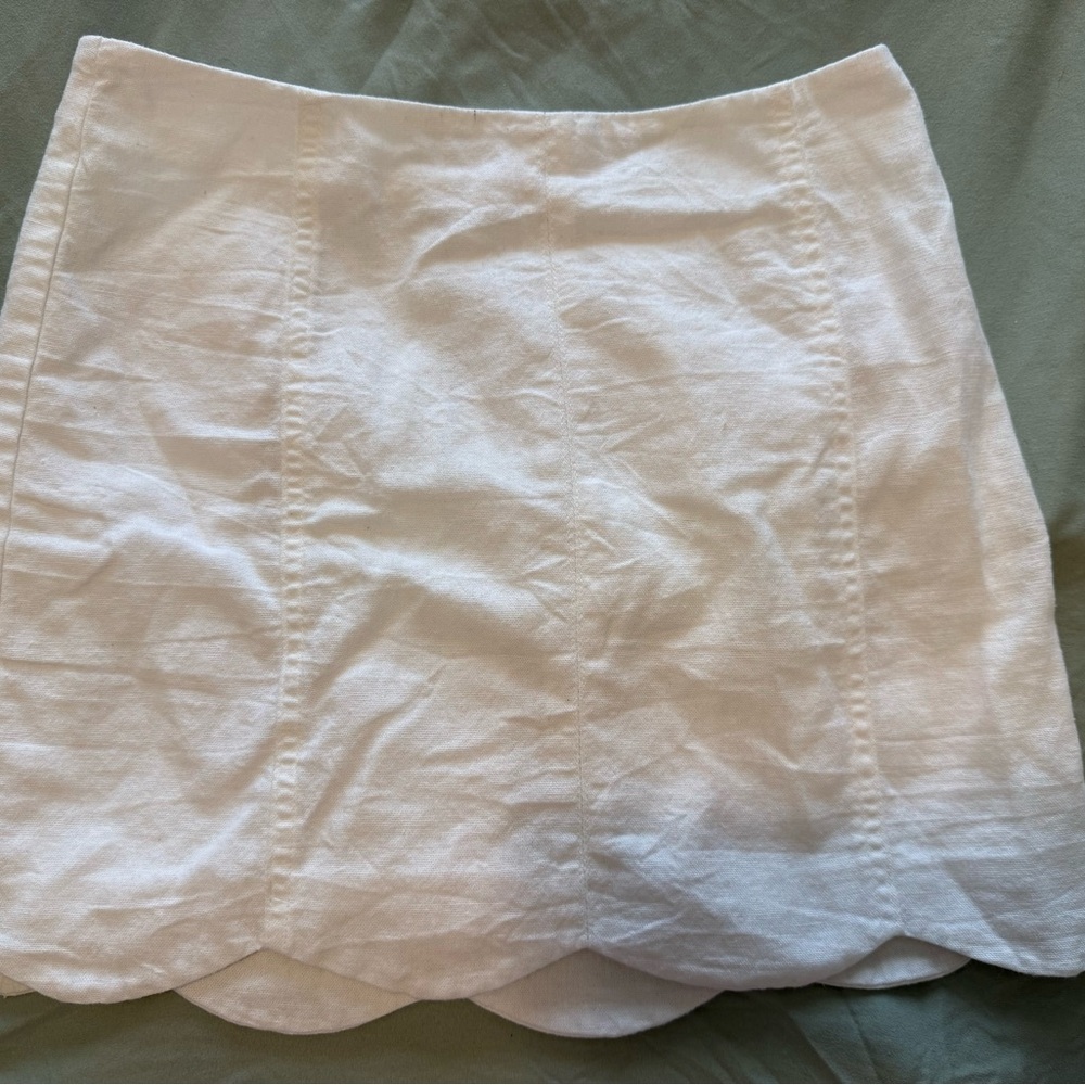 Elegant White Scalloped Hem Skirt